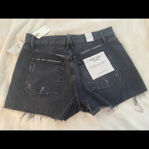 Good American jean shorts. NWT, size 6/28